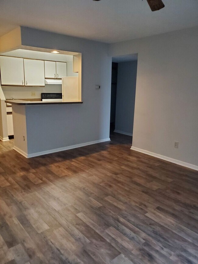 Building Photo - Hampton Club