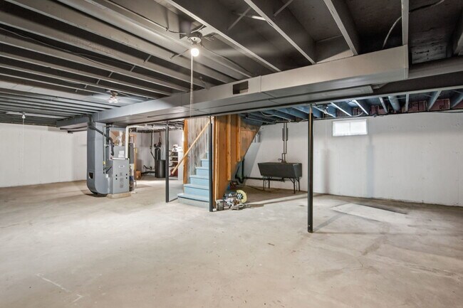 Building Photo - 104 N Spruce St