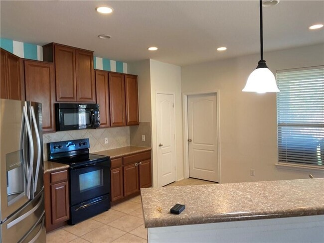 Building Photo - 14428 Lake Victor Dr