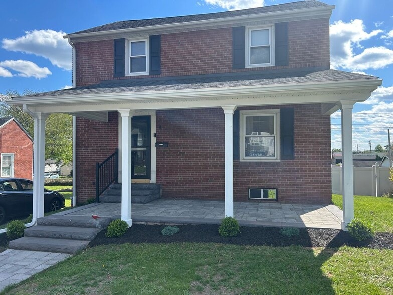 Building Photo - 1412 Cherry Ln