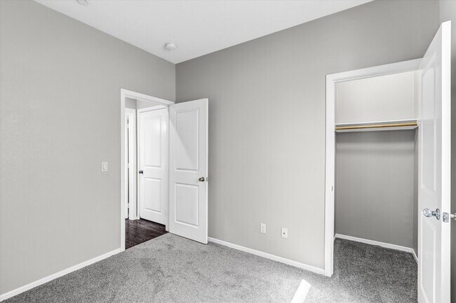 Building Photo - 2215 Antonio Dr