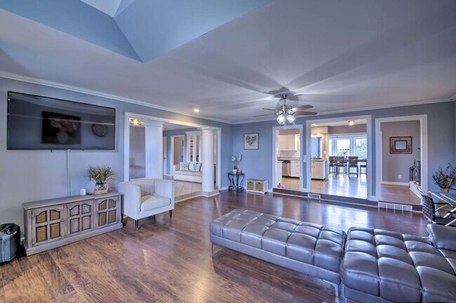 Building Photo - 6447 S Franklin Rd