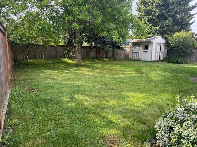 Building Photo - GREAT HOME IN CASCADE PARK. 3 bedrooms, 2 ...