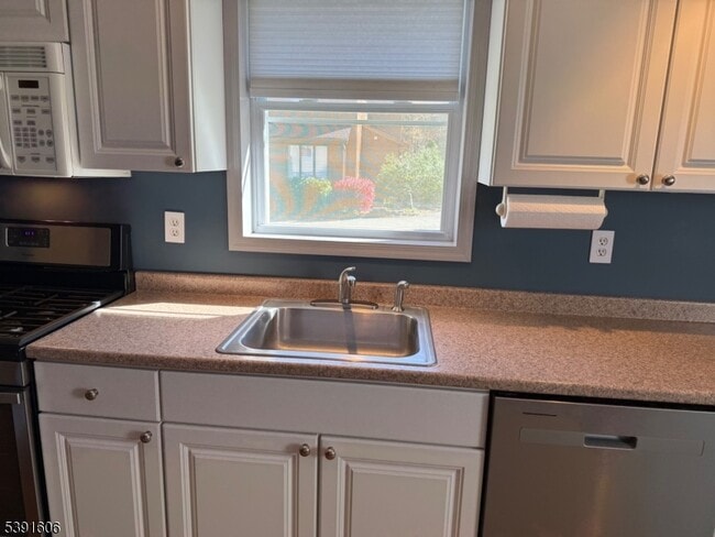 Building Photo - 73 Kiel Ave