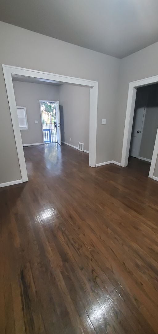 Building Photo - Newly Updated 2 Bedroom Home