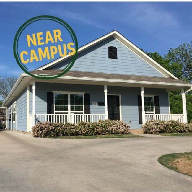 Primary Photo - 3BR/3BA House Near Campus