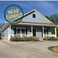 Building Photo - 3BR/3BA House Near Campus