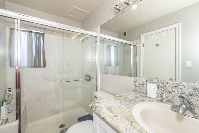 Building Photo - Conveniently Located, Furnished 1 Bed, 1 Bath Condo w/ Updated Kitchen & Bathroom