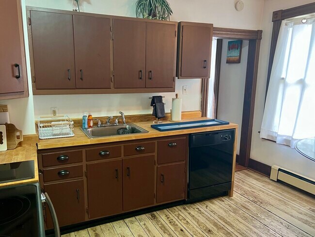 Building Photo - 39 Pearl St