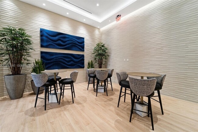 Building Photo - 153 N Seabreeze Blvd