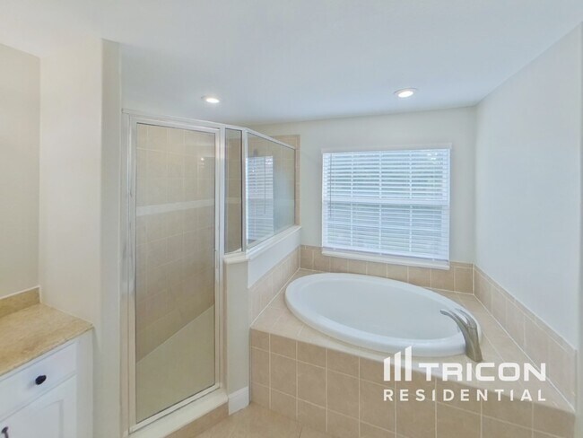 Building Photo - 1822 Sadnet Ln