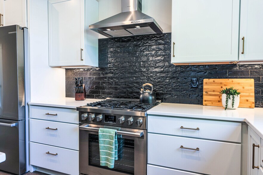 Building Photo - 362 Zimpfer St