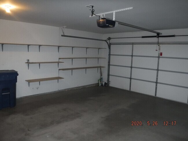 Building Photo - Spacious 3 Bedroom Home in Aspen Place Nei...