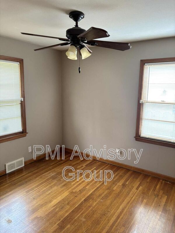 Building Photo - 1808 S Faulders Ln