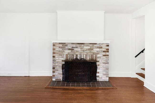 Building Photo - Renovated Home!