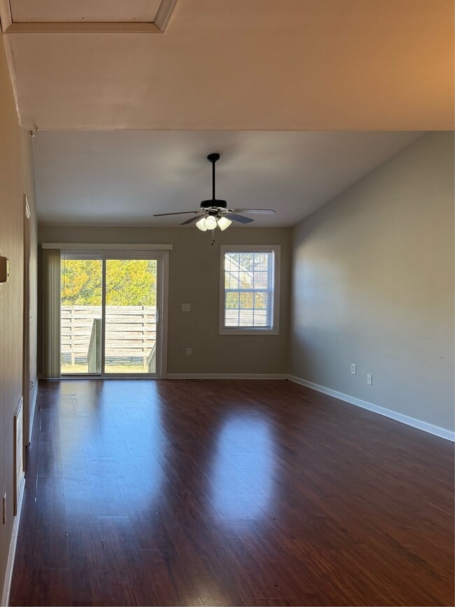 Building Photo - 101 Daughety Ct