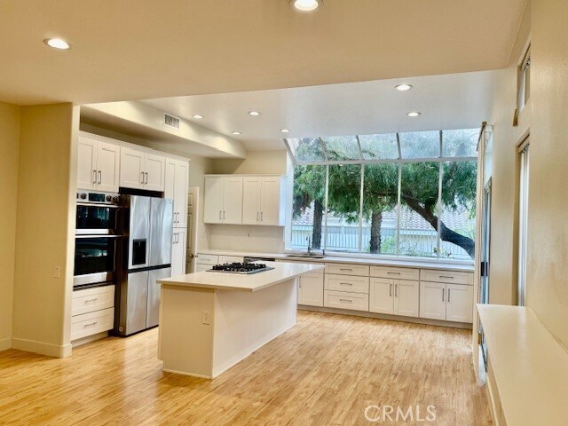 Building Photo - 26562 White Oaks Dr