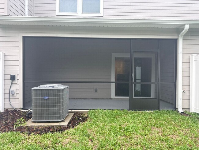 Building Photo - Oak Hammock Preserve Townhomes - New Construction - 3/2.5/1 1672 sqft ***Won't Last***
