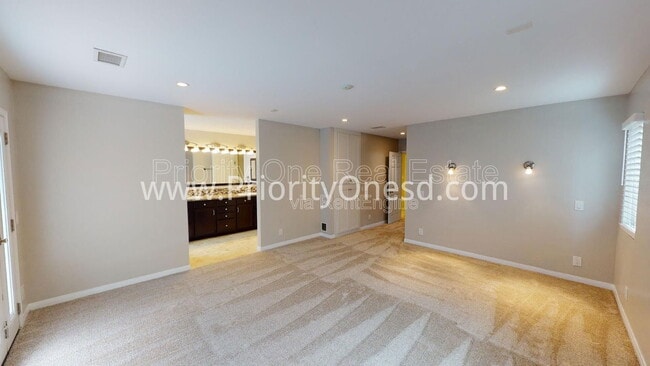 Building Photo - 10360 Londonderry Ave