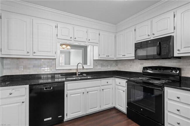 Building Photo - 345 Middle Oaks Dr