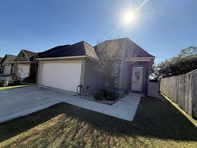 Building Photo - Charming 3 Bedroom Home in Willowbrook Subdivision!