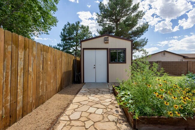 Building Photo - 7313 E Wren Dr