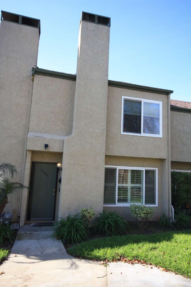 Building Photo - MOVE-IN READY - SPACIOUS 2-BEDROOM TOWNHOM...