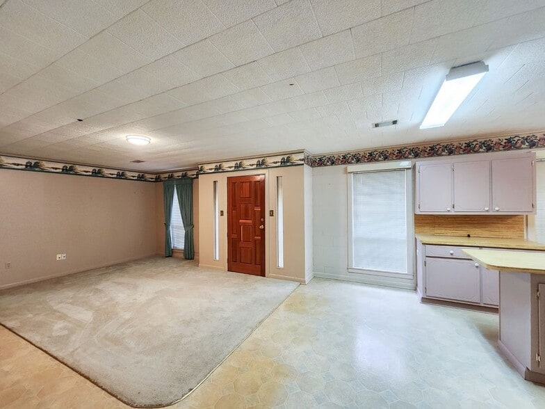Building Photo - 1402 Loberg Ln