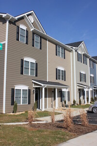 Building Photo - One Bedroom Garden Apartment