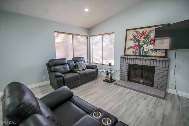 Building Photo - 7399 Topeka Dr