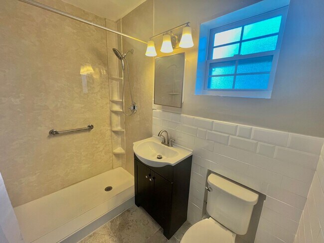 Building Photo - 3 Bed, 2 Bath DeBary Home with Modern Upda...