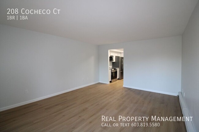 Building Photo - Nicely Updated Cocheco Court Condo with He...