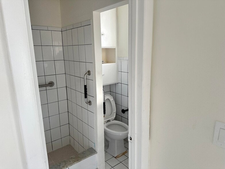 Building Photo - 611 El Vedado