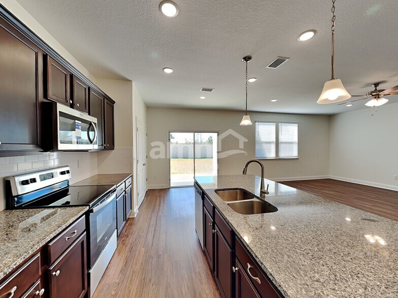 Building Photo - 175 Banyan Frst Dr