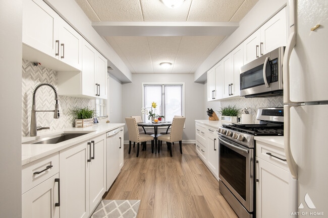 Building Photo - 11110 E Cove Cir