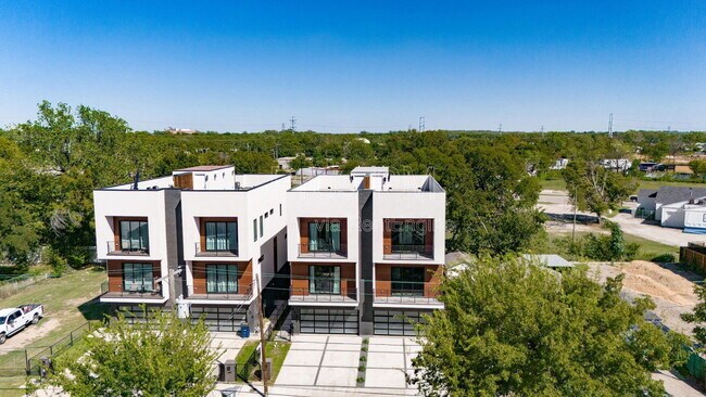 Building Photo - 410 Avenue L