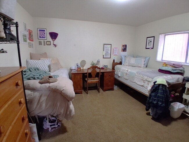 Building Photo - 243 E 400 N