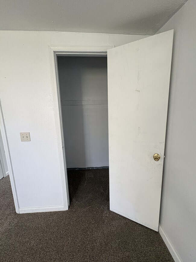 Building Photo - 730 W 8th St