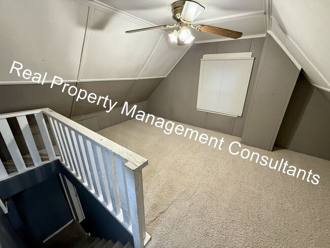 Building Photo - 3 Bedroom with Spacious Backyard