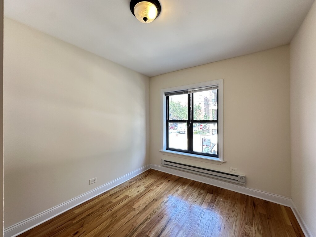 Building Photo - 3525 N Sheffield Ave