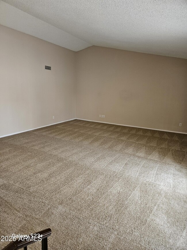 Building Photo - 3223 N Woodburne Dr