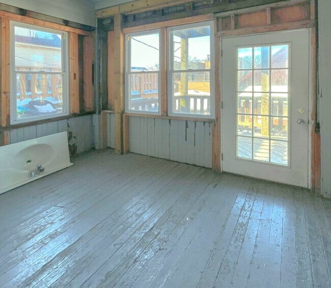 Building Photo - 2442 N Ashland Ave