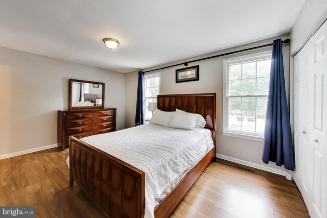 Building Photo - 10075 Maple Leaf Dr