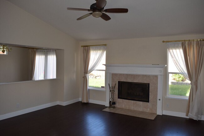 Building Photo - Spacious 5-Bedroom Home for Rent