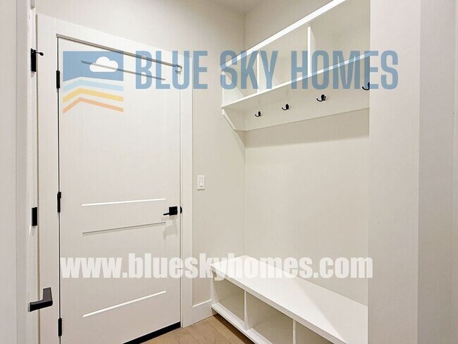 Building Photo - 3273 S Yorktown Ln