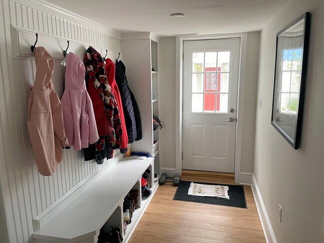 Building Photo - 15 Bonwood St