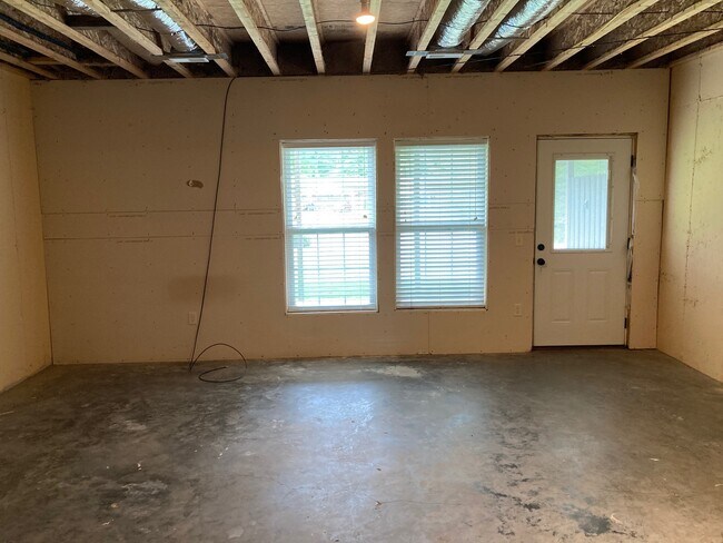 Building Photo - 2880 E Main St