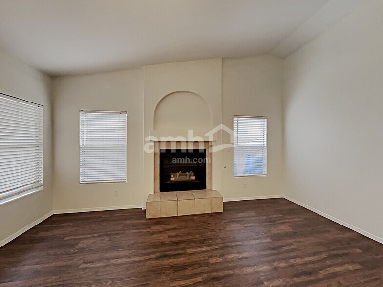 Building Photo - 12723 W Edgemont Ave