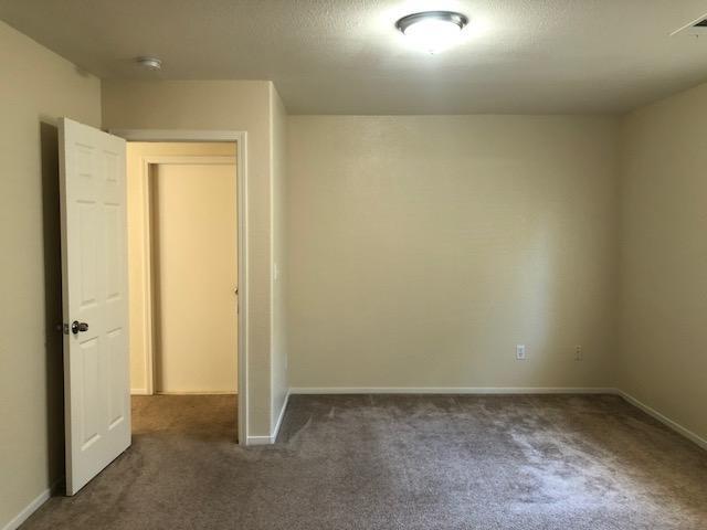 Building Photo - 932 Alpen Dr