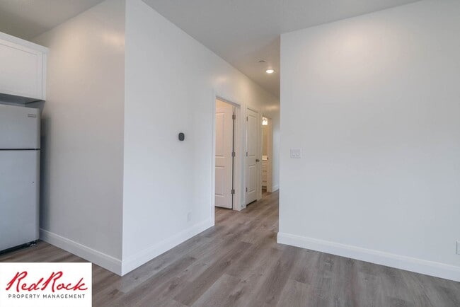 Building Photo - Spacious 3 Bedroom Unit in Desert Color With Pool & Lagoon Access